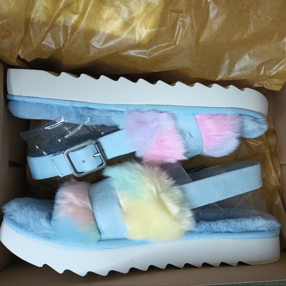 Kookaburra by UGG Fuzz'd Out Slippers - Picture 3 of 4